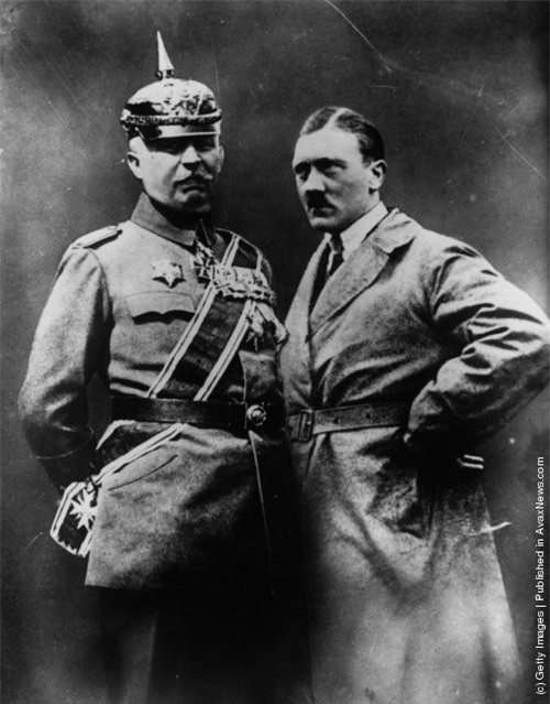 ##sc### Adolf Hitler và Tướng Erich Ludendorff (1865 - 1937), những người lãnh đạo cuộc nổi dậy ở Munich vào thời kỳ Hitler bắt đầu nắm quyền lực.