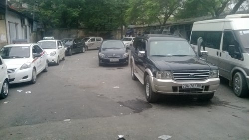 Tại trung tâm đăng kiểm xe cơ giới 29-02S, tình trạng quá tải cũng xảy ra.