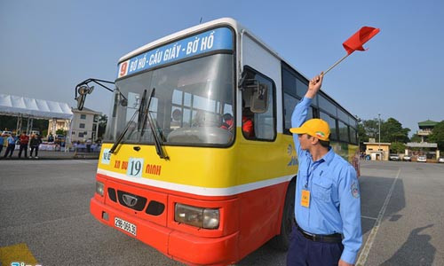 Địa điểm diễn ra là trung tâm đào tạo lái xe tại huyện Gia Lâm. Năm nay có 58 thí sinh đến từ các đơn vị vận tải. Phương tiện được chọn là dòng xe có sức chứa 60 chỗ.