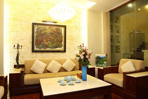 Phòng khách của Hồ Quỳnh Hương được thiết kế sang trọng, ấm cúng.