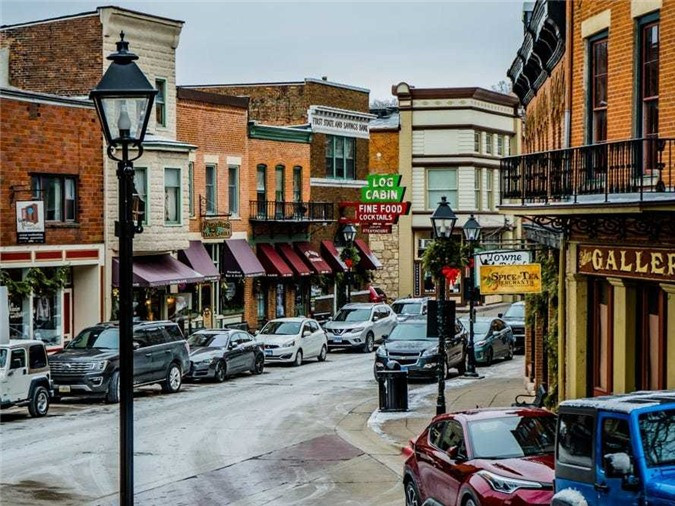 Sự quyến rũ được bảo tồn từ thế kỷ 19 của Galena khiến ngôi làng trở thành một trong những điểm đến ghé thăm nhiều nhất ở bang Illinois.