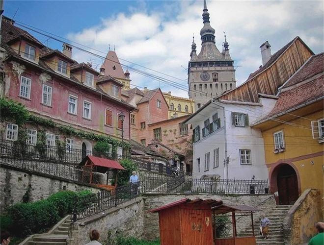 ##sc### 14. Làng Sighisoara nằm ở vùng Transylvania, Romania, là nguồn cảm hứng sống đích thực đằng sau câu chuyện Bá tước Dracula chuyên hút máu người