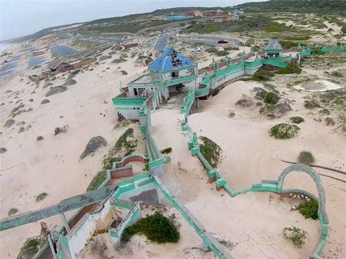 5. Công viên nước Macassar Beach Pavilion ở Cape Town, Nam Phi: Được xây dựng vào năm 1991, là một trong những khu nghỉ mát nổi tiếng trước khi đóng cửa vì lý do tài chính.