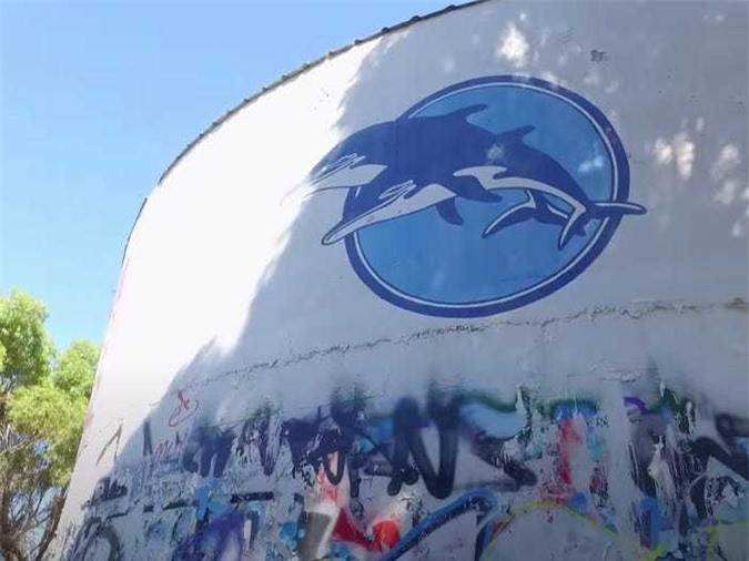 Công viên khai trương năm 1981, thu hút khách tham quan với nhiều trò giải trí hấp dẫn trong đó có chương trình biểu diễn của cá heo. Năm 1990 công viên đóng cửa do sự cố tài chính. 