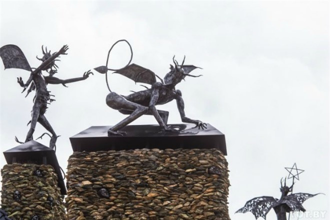 Có một sự thật “gây cười” rằngchắc chắn đây là kiểu kiến trúc tuyệt vời để ngăn cản những tên trộm lẻn vào căn nhà.