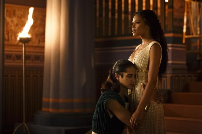 8. Các bác sĩ đã sử dụng tỏi để thử thai: Việc thiếu kiến thức y khoa trong giải phẫu không cho phép các bác sĩ kết luận chắc chắn phụ nữ đang mang thai hay không. Tuy nhiên, các bác sĩ có thể sử dụng một số phương pháp tự nhiên để kiểm tra thai kì của phụ nữ. Vào năm 1350 trước công nguyên, phụ nữ được khuyên dùng nước tiểu để làm ướt một hạt lúa mì. Nếu hạt giống nảy mầm tức là cô ấy có thai. Một cách khác để kiểm tra là dùng một tép tỏi hoặc hành và đặt chúng vào bộ phận sinh dục. Sáng hôm sau, nếu bác sĩ ngửi thấy mùi tỏi trong hơi thở của người phụ nữ, họ có thể khẳng định cô ấy mang thai. 