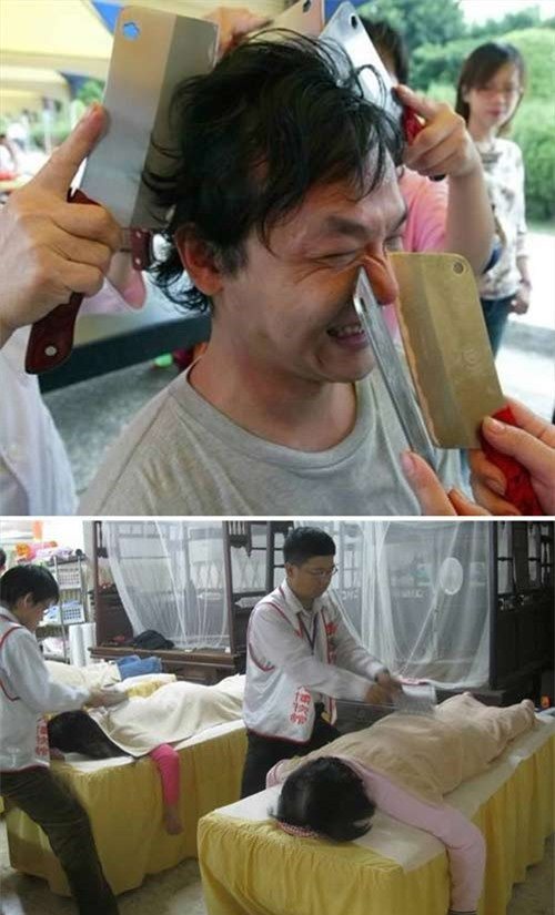 Massage bằng dao chặt thịt: Loại hình massage bằng dao này rất phổ biến tại Đài Loan và từng có hơn 2.000 năm lưu truyền từ Trung Quốc. Vì hình thức thực hiện khá rùng rợn và nguy hiểm, nên chỉ những du khách thực sự can đảm và liều lĩnh mới dám thử qua dịch vụ massage này. Tại đây, khách sẽ được ngồi thẳng lưng trên ghế hoặc nằm sấp trên giường. Sau khi được phủ khăn trên lưng và bôi kem trơn, nhân viên sẽ dùng dao phay bản to để vỗ nhẹ cán dao, hoặc miết dài cán vào những phần cơ thể nhức mỏi của khách. Điều này sẽ giúp việc lưu thông máu diễn ra dễ dàng và giải phóng năng lượng tĩnh cùng các chất độc hại trong cơ thể. Việc di chuyển cán dao sắc với lực ấn vừa đủ sẽ khiến cơn đau, nhức mỏi mau chóng biến mất. Chi phí cho mỗi lần massage bằng dao phay tại Đài Loan là 3.3 đôla, với thời gian diễn ra khoảng 10 phút/lần.