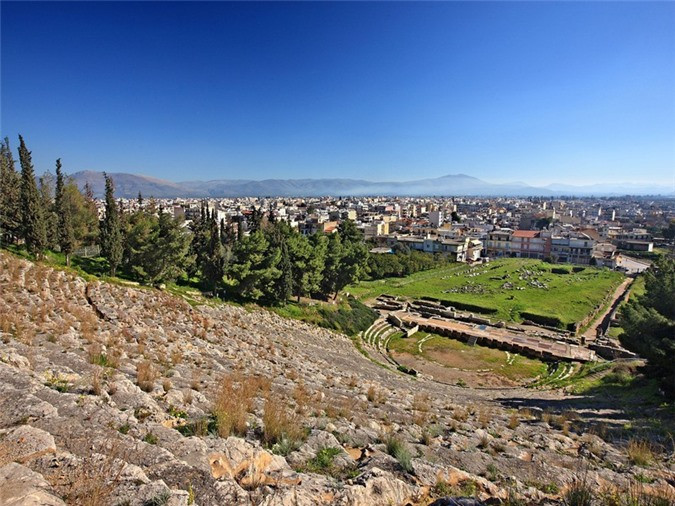 ##sc### Argos, Hy Lạp, 5.000 năm trước Công nguyên. Nằm giữa hai ngọn đồi ở vùng đông bắc bán đảo Pelopónnisos của Hy Lạp, Argos lấy tên từ Argus, con trai của Zeus và Niobe, và được biết đến như là nơi sinh của nhiều chiến sĩ đã từng chiến đấu trong cuộc chiến thành Troy. Argos là nơi tổ chức trò chơi Panhellenic Games khoảng 400 năm trước, sau này trở thành Thế vận hội ngày nay. 