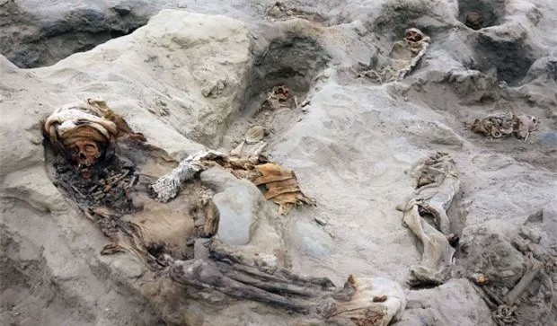 ##sc### Trên một số thi thể vẫn còn sót lại trang sức và quần áo. 