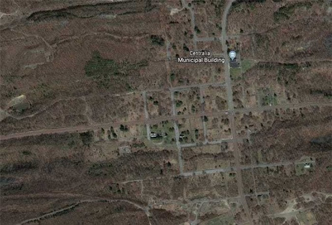 Thành phố nhỏ nhất ở bang Keystone, Centralia, Pennsylvania, từng là nơi sinh sống của 1.435 cư dân trong năm 1960. Đến nay, dân số tại khu vực hẻo lánh này chỉ còn khoảng chưa đến 10 người. Thậm chí, dịch vụ Bưu chính Mỹ đã thu hồi mã zip của Centralia vào năm 2002. Ảnh vệ tinh của thị trấn cho thấy bây giờ hầu như không còn tòa nhà nào trong đó sau khi chính phủ Mỹ quyết định sơ tán người dân khỏi thị trấn vào những năm 1980.