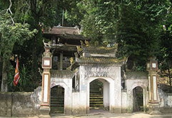 ##sc### Dương Tự Minh, còn gọi là Đức Thánh Đuổm hay Cao Sơn Quý Minh, dân tộc Tày, người làng Quan Triều tỉnh Thái Nguyên. Ông từng được vua Lý Nhân Tông gả công chúa Diên Bình năm 1127, sau lại được vua Lý Anh Tông gả công chúa Thiều Dung. Ông là người Việt duy nhất được hai vua gả con gái. 