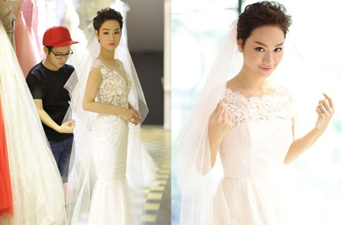 Được biết, chiếc váy đuôi cá đính pha lê lấp lánh của nhà thiết kế Chung Thanh Phong có giá 200 triệu đồng. Bên cạnh đó, nữ ca sĩ còn diện váy cưới xòe 3.000 USD được may từ ren Italy, đính pha lê nhập từ Pháp.