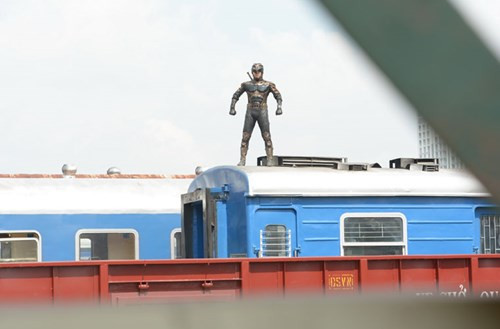 Do không để lại danh tính nên siêu anh hùng này được gọi tên là Siêu nhân X. Câu chuyện xoay quanh nàng tiểu thư xinh đẹp Kỳ Kỳ cùng chàng siêu nhân này sẽ mang đến nhiều thú vị cho khán giả.