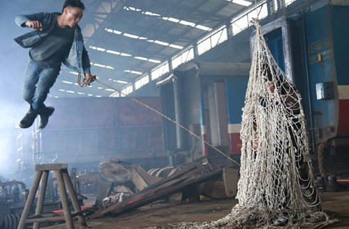 Trong phim cùng với những cảnh quay kịch tính, khán giả cũng được phen cười thả ga với những tình tiết hài hước.