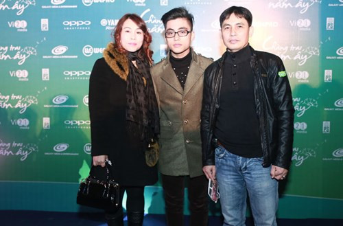 Bố mẹ và em trai Sơn Tùng M-TP trong buổi họp báo ra mắt phim.