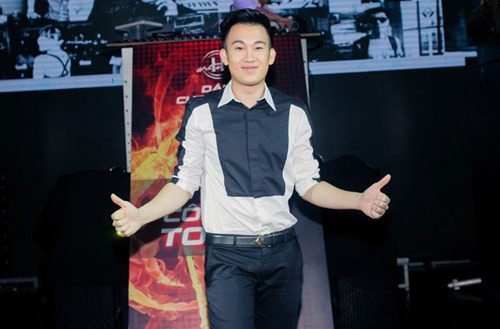 Cùng với việc ngồi ghế giám "Dám chinh phục ước mơ", Dương Triệu Vũ cũng bận rộn với những hoạt động, show diễn cuối năm.