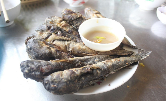 Ở Cần Giờ, món cá bống thùng nướng mọi được quảng bá là đặc sản du khách không thể bỏ lỡ khi tới thăm Rừng Sác