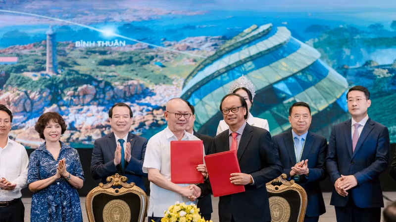 Hiệp hội du lịch Lâm Đồng và Hà Nội ký kết biên bản hợp tác (Ảnh: Trung tâm Xúc tiến Đầu tư, Thương mại và du lịch tỉnh Lâm Đồng)