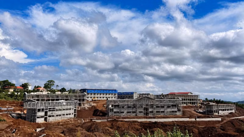 Đoàn công tác UBND tỉnh trực tiếp kiểm tra tiến độ Trường nội trú liên cấp Quảng Trực, ghi nhận khối lượng thi công đạt 75% với nguồn vốn bố trí 183 tỷ đồng.