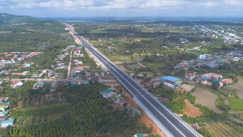 Dự án Đường bộ cao tốc Khánh Hòa - Buôn Ma Thuột dự kiến hoàn thành vào đầu năm 2027.
