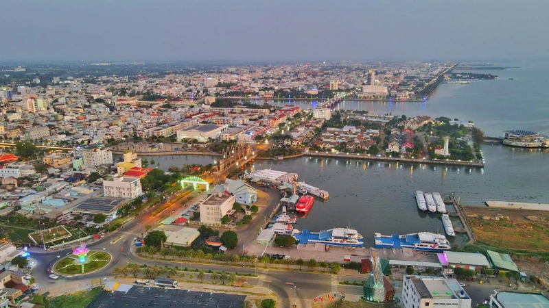 Ban QLDA tỉnh An Giang xét thầu: 17 nhà thầu dự, giá chênh lệch "khủng" 