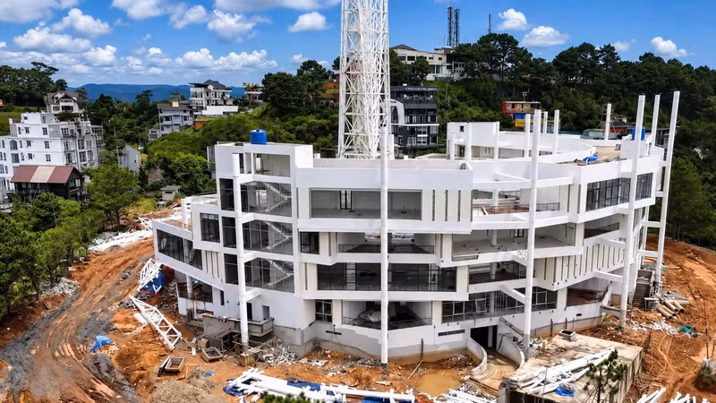 Lãnh đạo tỉnh Lâm Đồng chỉ đạo ký cam kết trách nhiệm và lập biểu đồ Gantt kiểm soát tiến độ hàng ngày tại dự án Trụ sở Báo và PT-TH cùng Trung tâm Văn hóa.