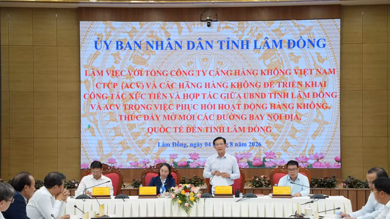 Chủ tịch UBND tỉnh Lâm Đồng yêu cầu chỉnh trang toàn bộ hạ tầng sân bay và nâng cao chất lượng phục vụ du khách ngay khi Liên Khương vận hành lại từ ngày 19/8.