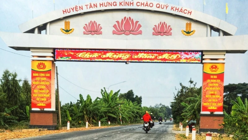 Công ty Vũ Nam "ôm” 5 gói thầu tại Tân Hưng trong 2 tháng