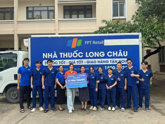 Long Châu điều động khẩn cấp 2 tấn thuốc và vật tư y tế, trao tặng người dân bị ảnh hưởng bởi bão lũ ở Đà Nẵng, Hội An.