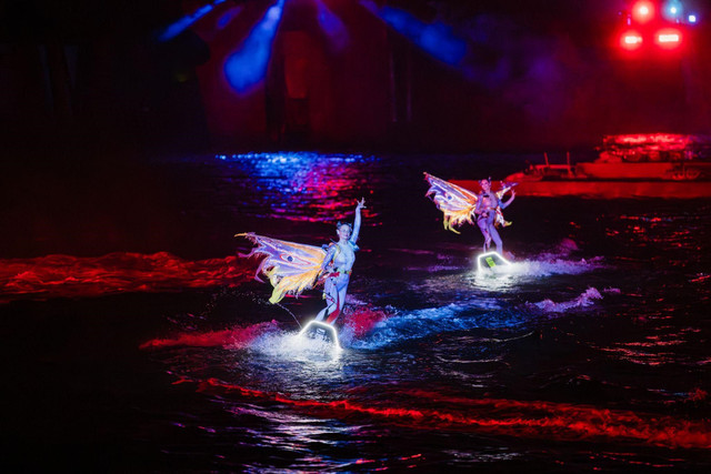 Trang phục được đầu tư bởi Thương hiệu thiết kế phục trang hàng đầu 44.jpg