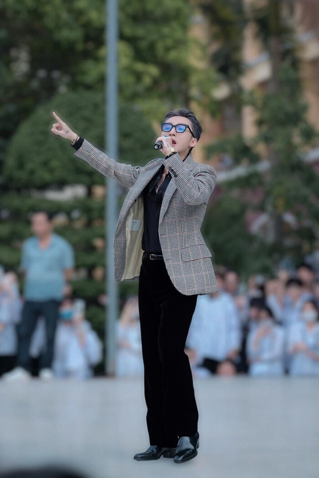 Cộng đồng mạng lại soi ra điểm bất thường của Sơn Tùng M-TP - Hình 2 Cong dong mang lai soi ra diem bat thuong cua Son Tung M-TP-Hinh-2