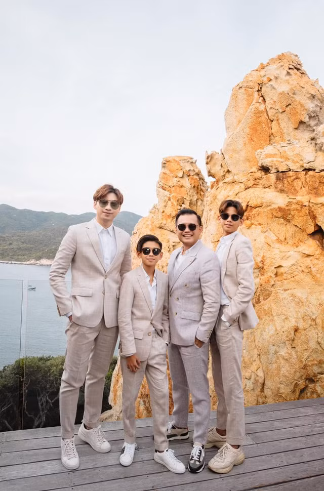 Bo anh gia dinh Hoa hau Ha Kieu Anh nhan dip ky niem 15 nam hon nhan-Hinh-8