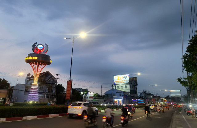 Pano quảng cáo đánh bạc trực tuyến ngay trung tâm Thủ Dầu Một - Hình 2 Pano quang cao danh bac truc tuyen ngay trung tam Thu Dau Mot-Hinh-2