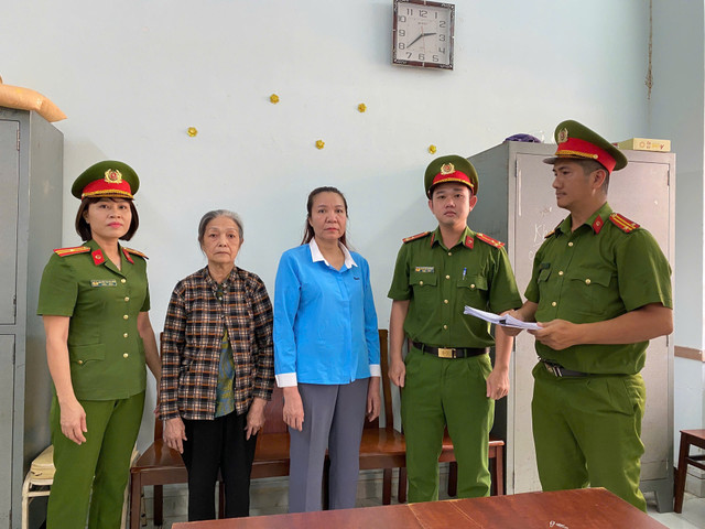 TPHCM: Khởi tố và bắt tạm giam chủ cơ sở Mái ấm Hoa Hồng TPHCM: Khoi to va bat tam giam chu co so Mai am Hoa Hong