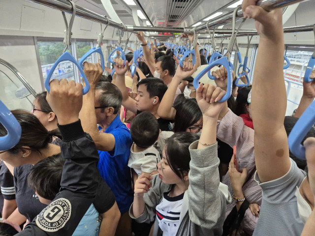 Cac dia diem tai trung tam TPHCM thu hut dong dao nguoi dan don Xuan-Hinh-3