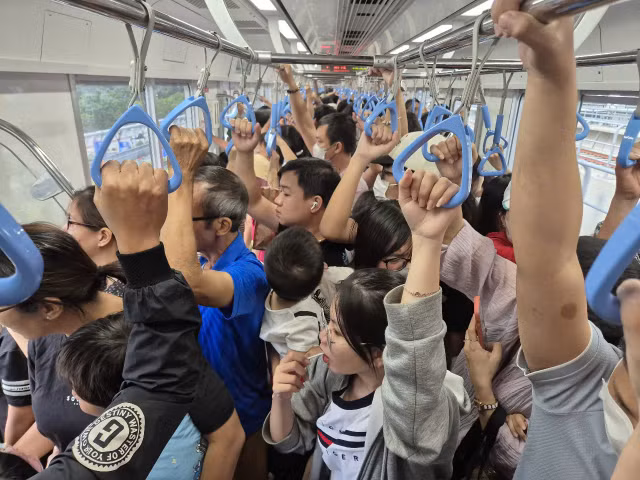 Cac dia diem tai trung tam TPHCM thu hut dong dao nguoi dan don Xuan-Hinh-3