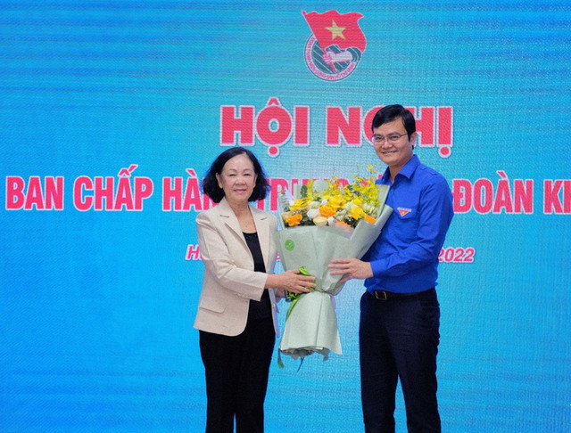 Biet gi ve tan Bi thu thu Nhat Trung uong Doan Bui Quang Huy?