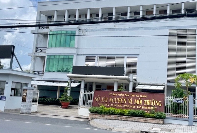 Vì sao Giám đốc Sở Tài nguyên và Môi trường An Giang bị bắt? Vi sao Giam doc So Tai nguyen va Moi truong An Giang bi bat?