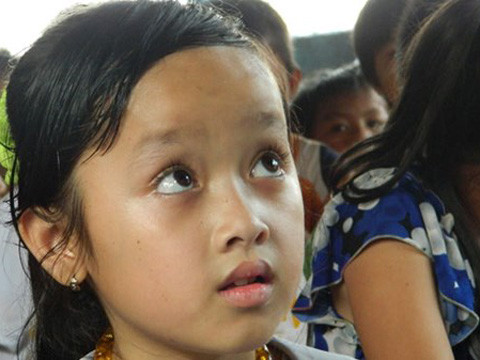 Ánh mắt trong veo của học sinh nghèo được chăm lo, nuôi dậy miễn phí giữa Biển Hồ.