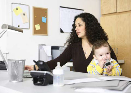 Hy sinh vì chồng con, đàn bà thật ngớ ngẩn? (Ảnh minh họa).