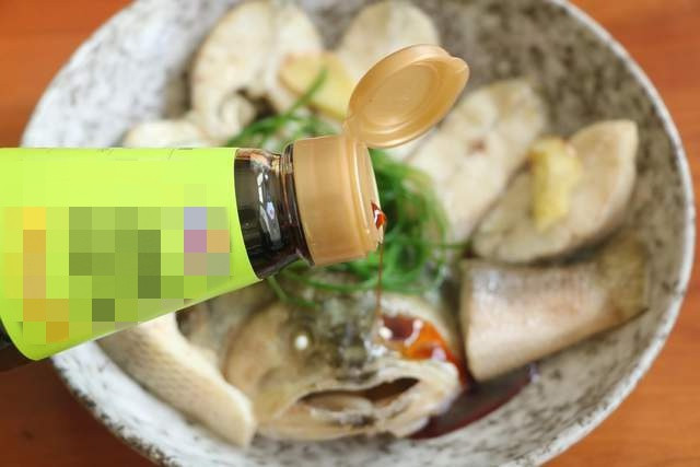 Mẹo hấp cá thơm ngon, lại chẳng có mùi tanh nhờ 1 bước này - Hình 5 Meo hap ca thom ngon, lai chang co mui tanh nho 1 buoc nay-Hinh-5