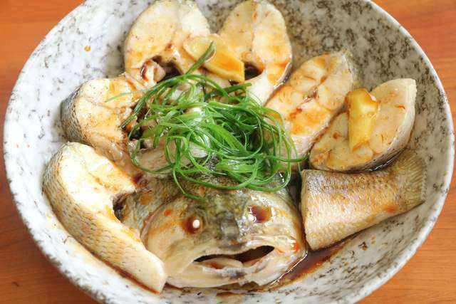 Mẹo hấp cá thơm ngon, lại chẳng có mùi tanh nhờ 1 bước này - Hình 6 Meo hap ca thom ngon, lai chang co mui tanh nho 1 buoc nay-Hinh-6