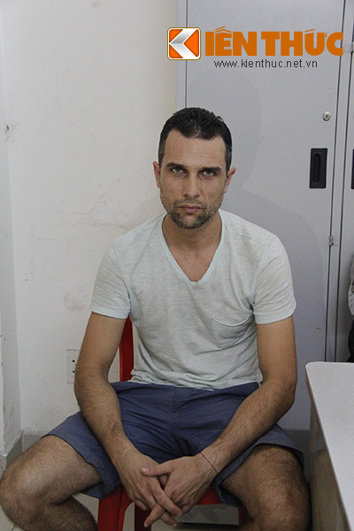 Đối tượng Ivan Slabob Rusev tại cơ quan công an. Đối tượng Ivan Slabob Rusev tại cơ quan công an.