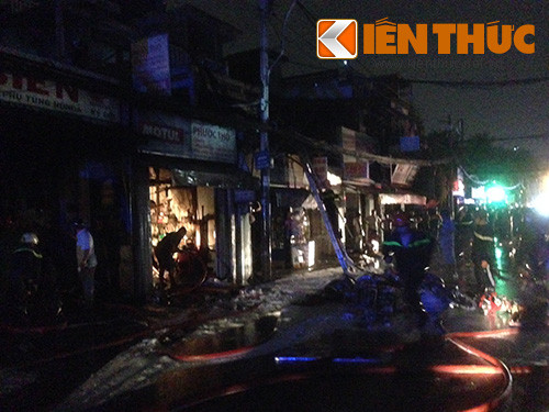 Đám cháy xảy ra lúc 18h ngày 6/11 tại đường Xô Viết Nghệ Tĩnh, phường 26, quận Bình Thạnh, TP HCM.