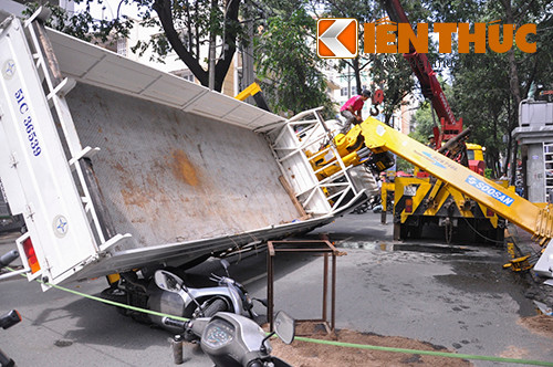 Hiện trường sự cố giao thông xảy ra vào trưa nay.