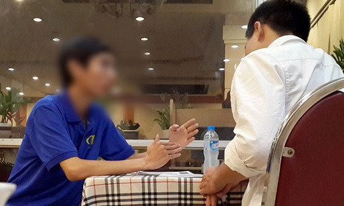 Ngoài công ty Khải Thái, nhiều khách vàng vẫn tiếp tục bị thuyết phục tham gia đầu tư vào sàn vàng trái phép khác - Ảnh: Tư liệu Tuổi Trẻ. Ngoài công ty Khải Thái, nhiều khách vàng vẫn tiếp tục bị thuyết phục tham gia đầu tư vào sàn vàng trái phép khác - Ảnh: Tư liệu Tuổi Trẻ.