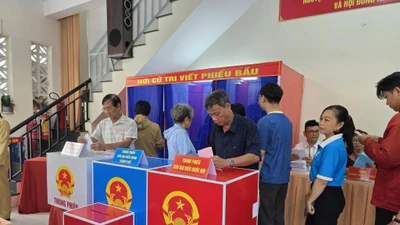 TPHCM: Cử tri phường Bình Dương và Thủ Dầu Một hân hoan đi bầu cử