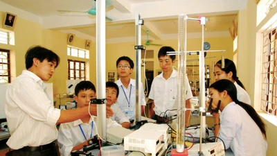 Chuyên gia "mổ xẻ" các gói thầu tiết kiệm thấp của HITEC: Lỗ hổng ở đâu? 