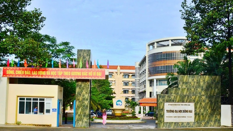 Cận cảnh gói thầu 18,7 tỷ tại ĐH Đồng Nai: Việt Phát thắng thế nhờ giá dự thầu 