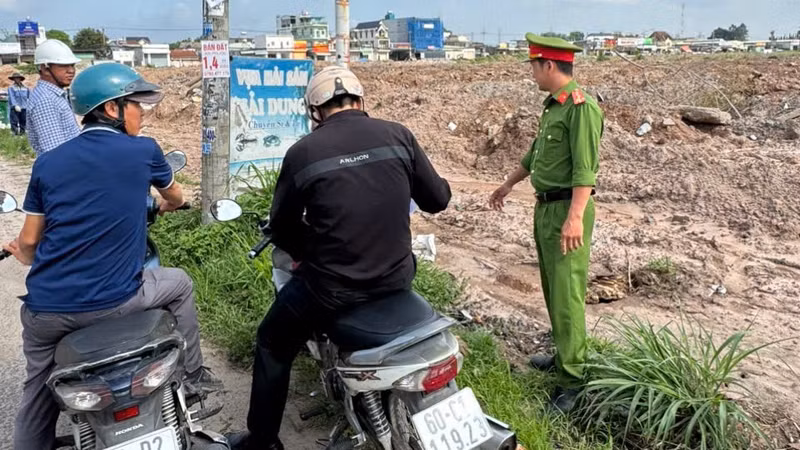 Đồng Nai: Bắt quả tang hai doanh nghiệp đổ lén 12.000 m3 chất thải trái phép